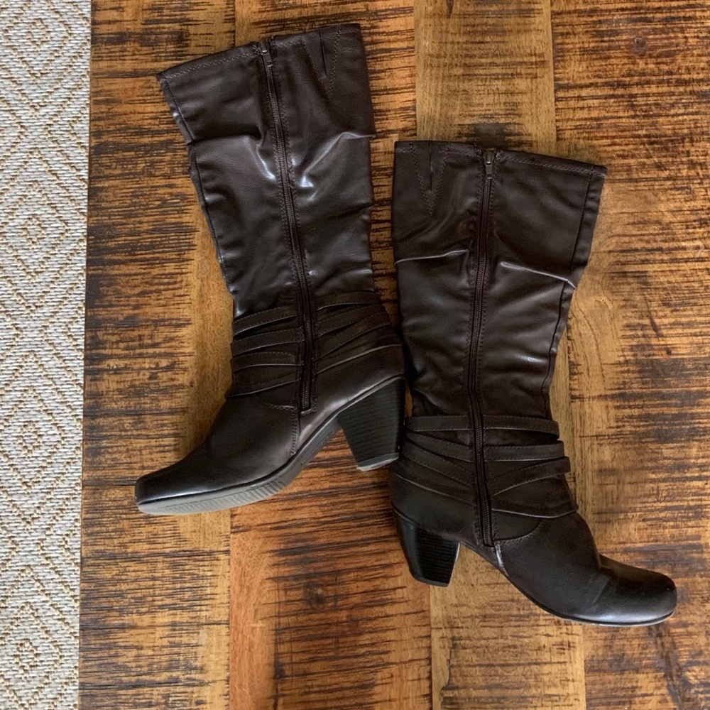 Boots - Picture 3 of 7
